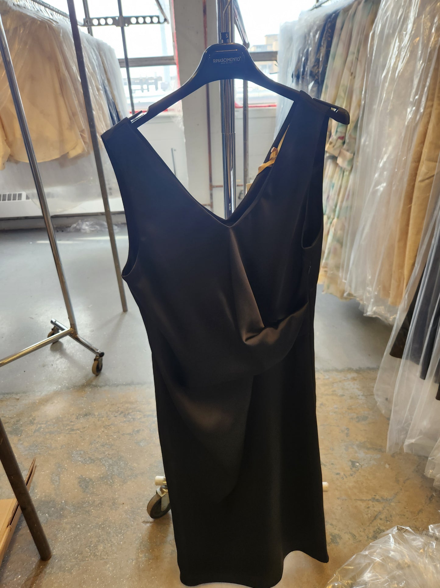 122928003 S / BLACK
