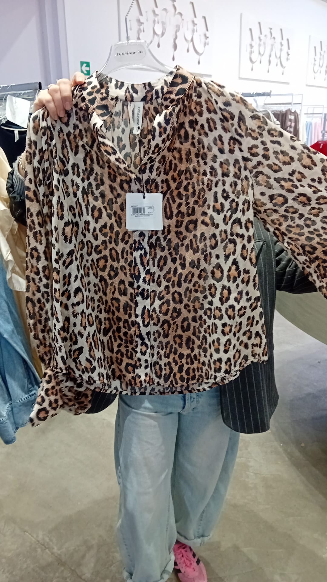 25C6945 O/S / LEOPARD